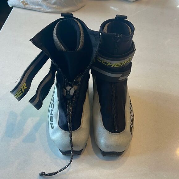 Fischer cross country boots size 4.5 sns pilot bindings, great shape. - Picture 1 of 9